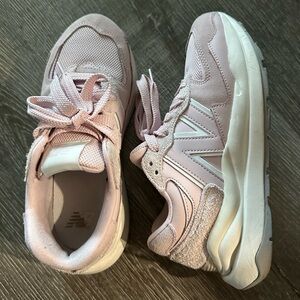 Light pink new balance shoes